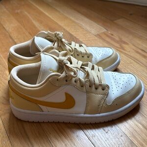 Yellow Nike Air Jordan’s W7.5